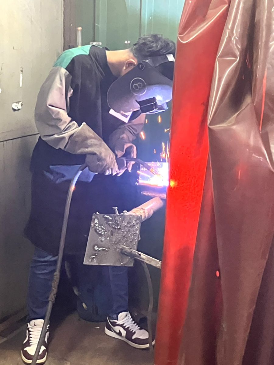 溶接の実技テストの様子