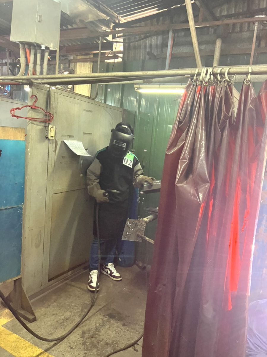 溶接の実技テストの様子