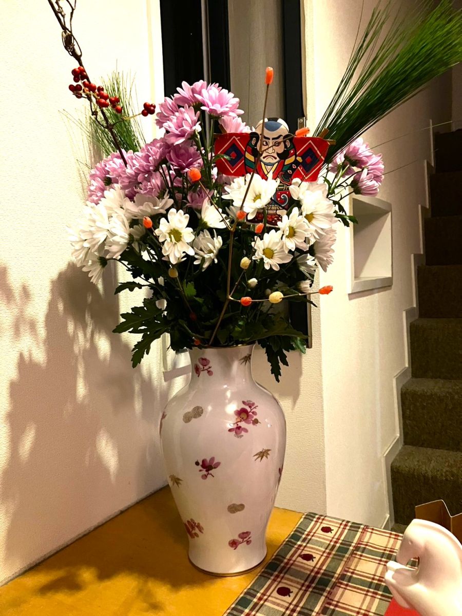 企業様から頂戴したお正月アレンジのお花