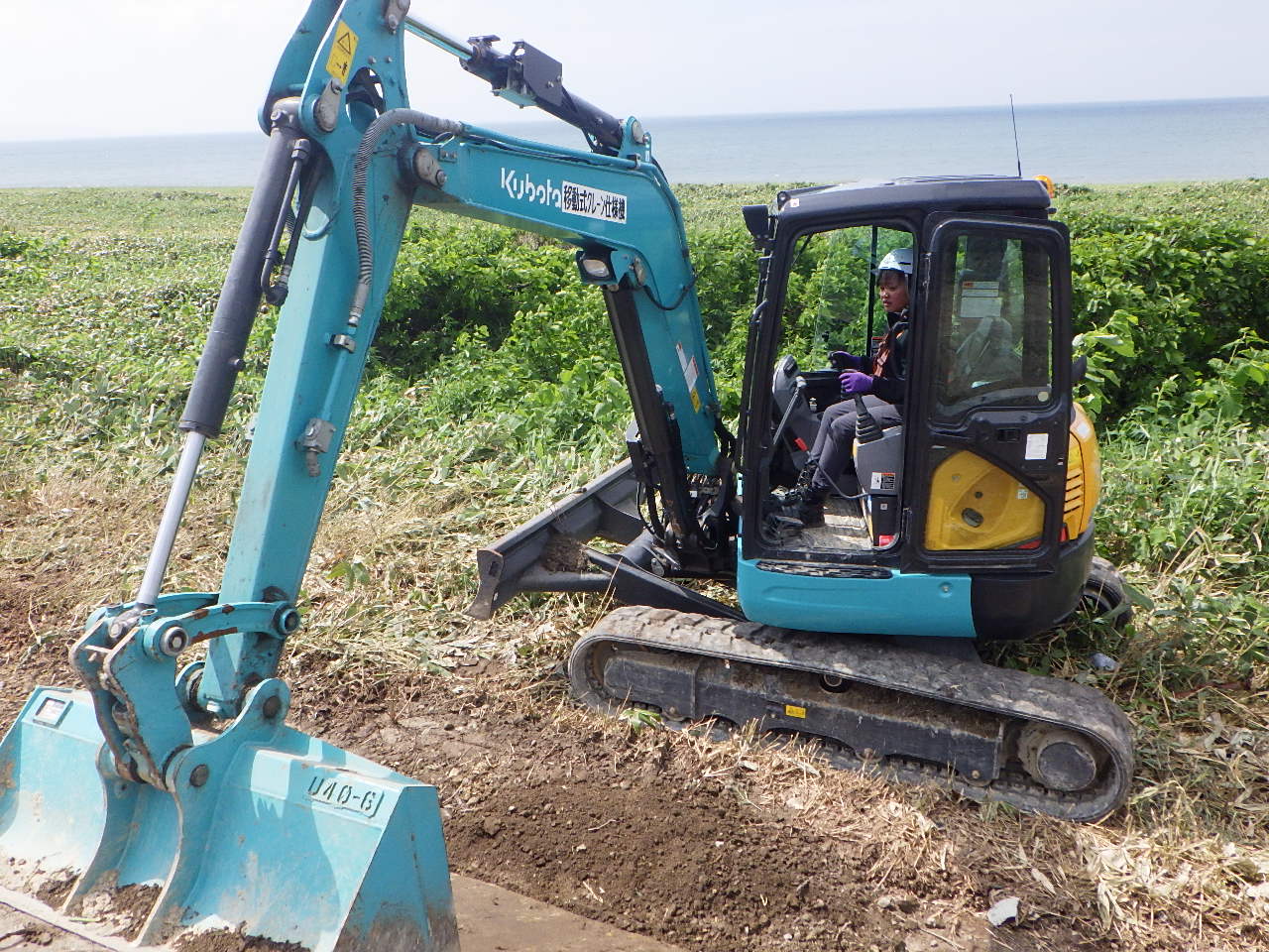 重機を使いこなす実習生